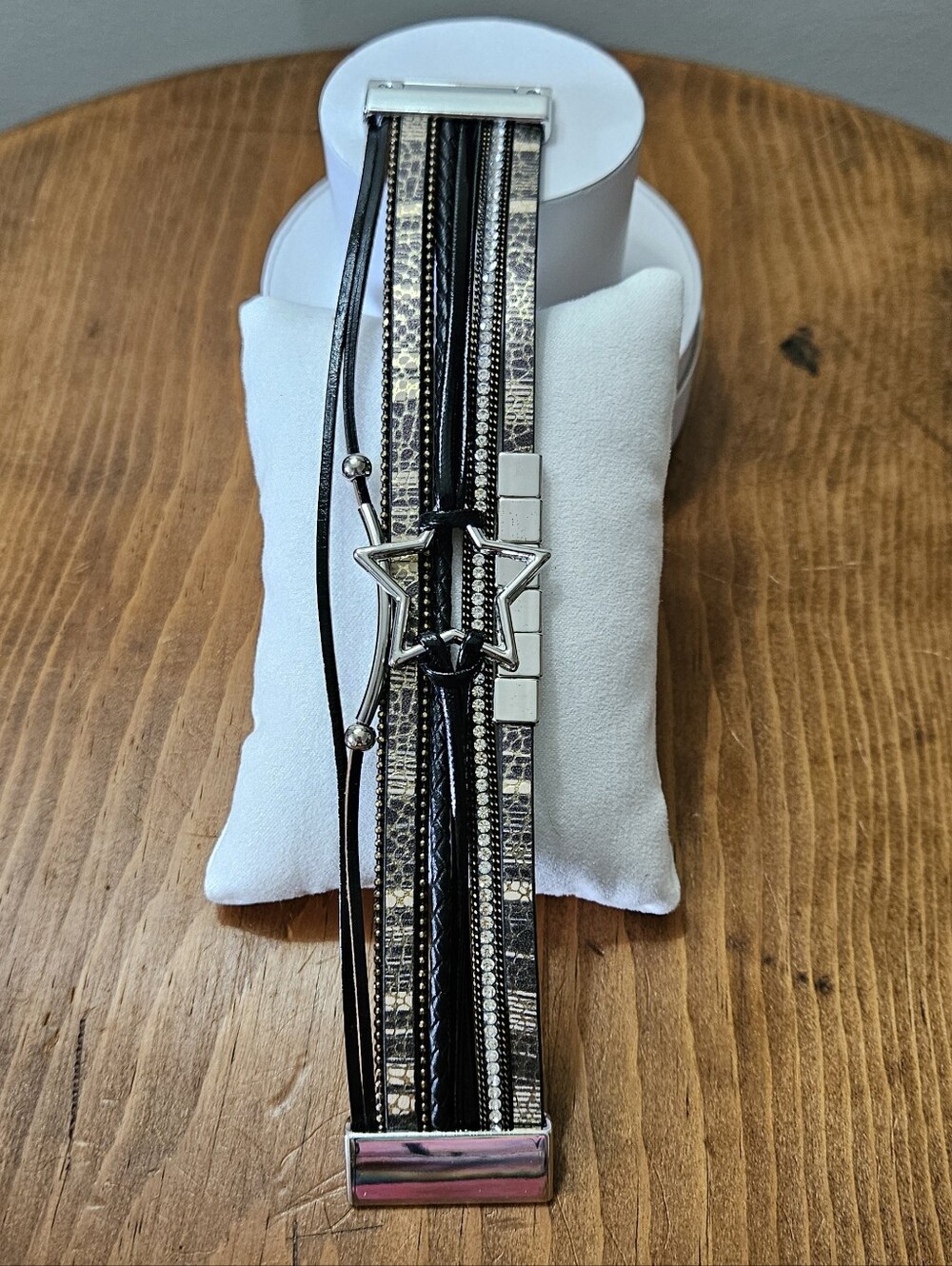 ●Ryze●•Wrap Bracelet•Multi-Row Black and Silver Star Accent Magnetic Clasp 7.5"